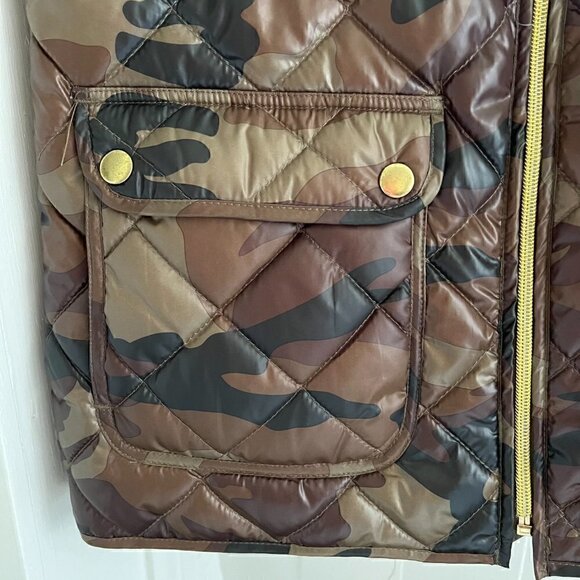 NWOT Women's Sleek Camo Puffer Vest Square Pockets Gold Accents Size Small - Picture 5 of 8